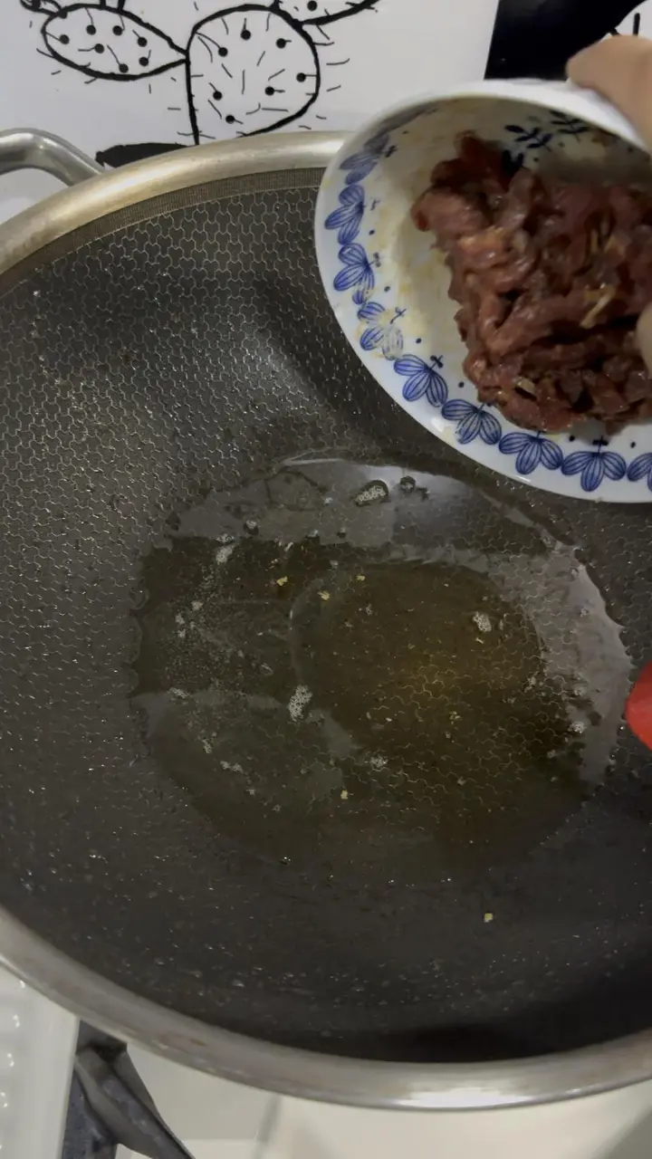 仔姜青椒炒牛肉丝 第 1 步