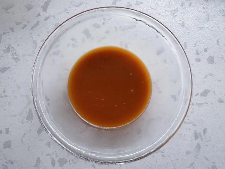 彩虹甜椒炒双菌 第 2 步