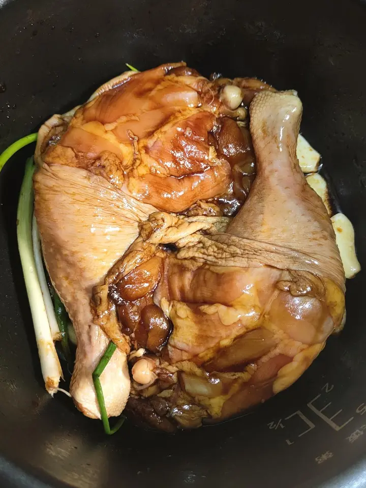 电饭锅酱油鸡腿 第 1 步