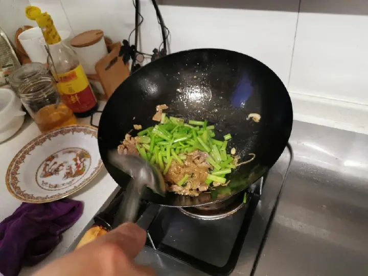 芹菜炒粉丝 第 11 步