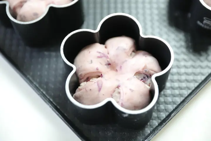 玫瑰乳酪花朵面包 第 18 步