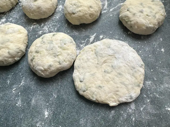槐花发面软饼 第 8 步