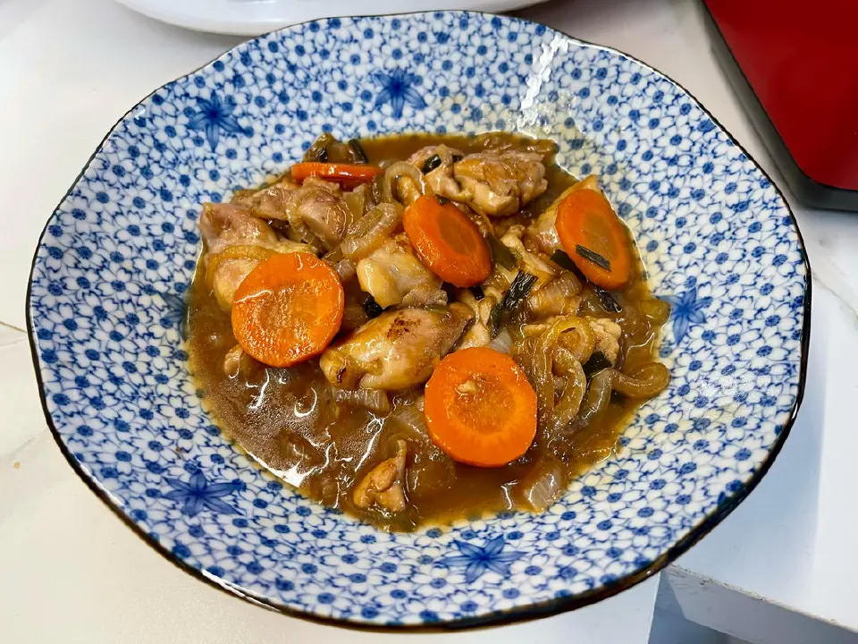 黄油焖鸡腿肉成品图