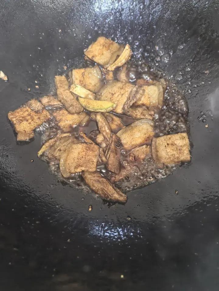 洋葱青椒炒五花肉 第 4 步