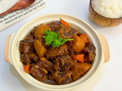 红烧牛肉炖土豆