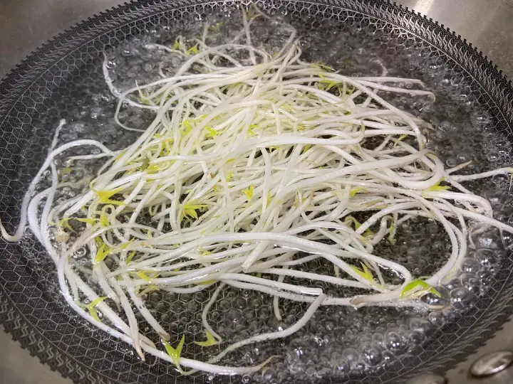 椒麻鸡丝凉面 第 4 步