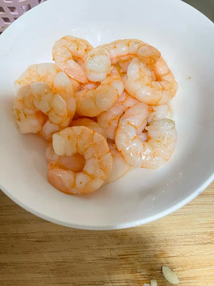 凉拌藜麦菜头虾仁 第 1 步