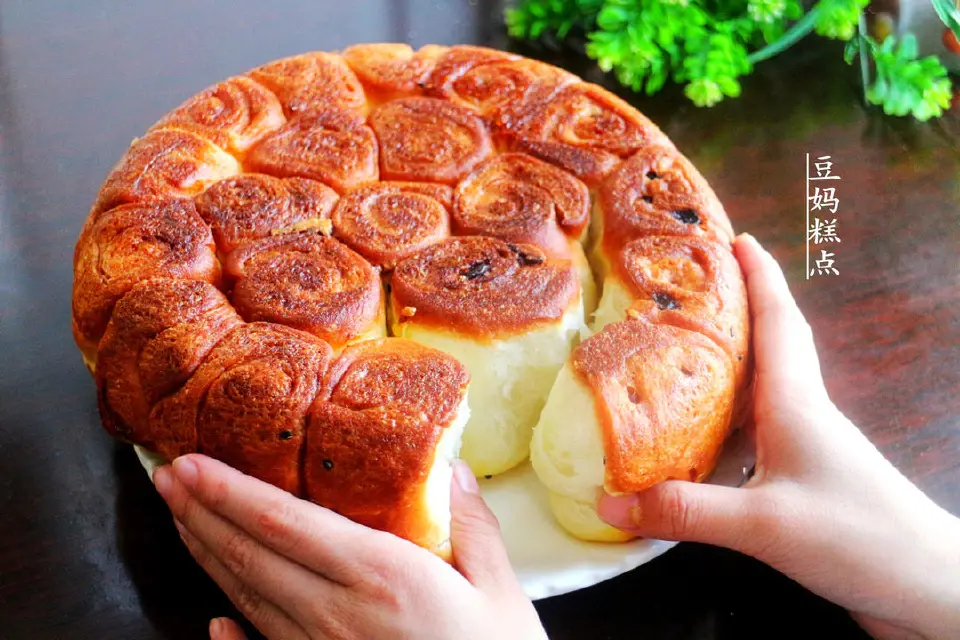 电饭煲葡萄干小面包成品图
