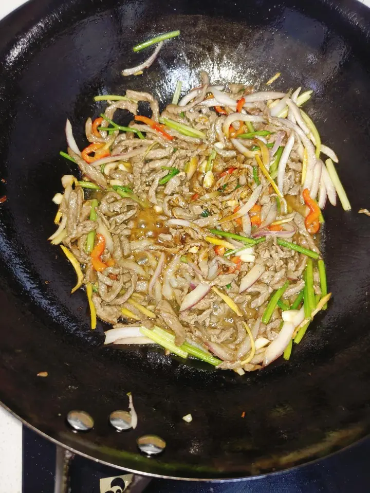 洋葱芹菜炒牛肉 第 9 步