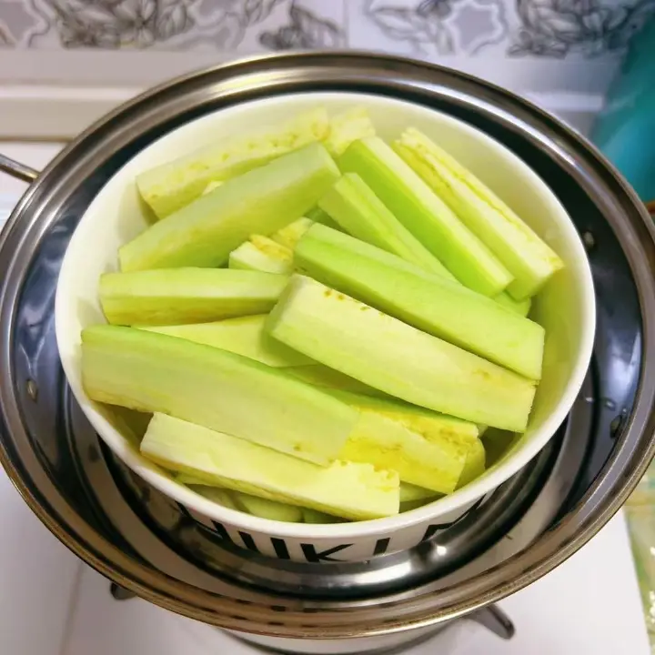 擂辣椒皮蛋茄子 第 1 步