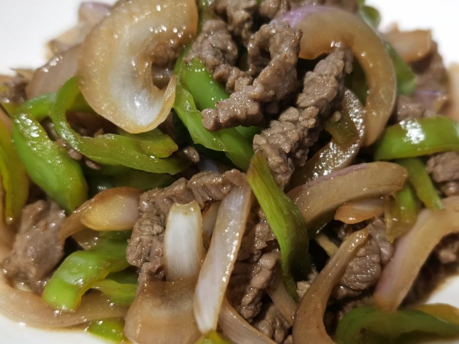 青椒洋葱炒牛肉丝成品图