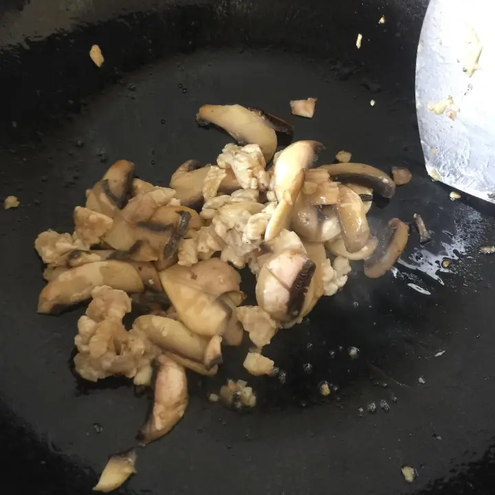 牛奶版奶油蘑菇汤 第 5 步