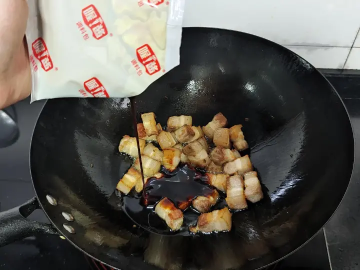 红烧肉烧鹌鹑蛋 第 3 步