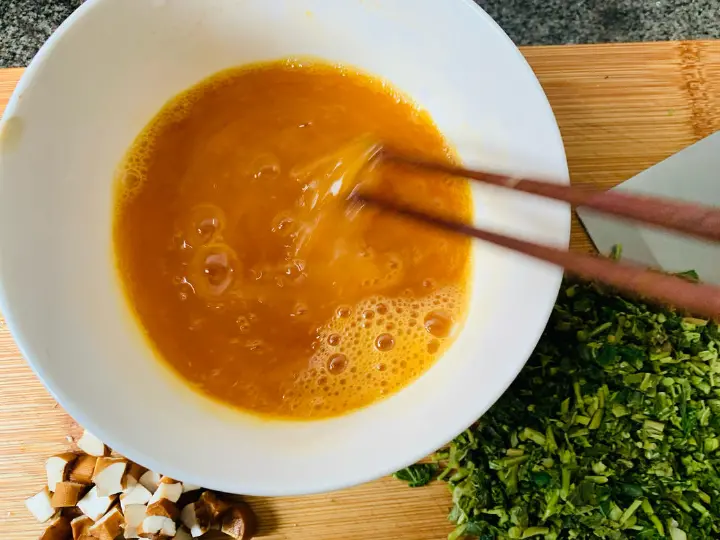 五香豆腐香椿蛋饼 第 6 步