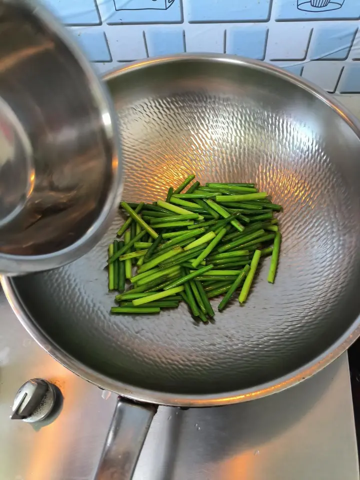 蒜薹炒肉 第 7 步