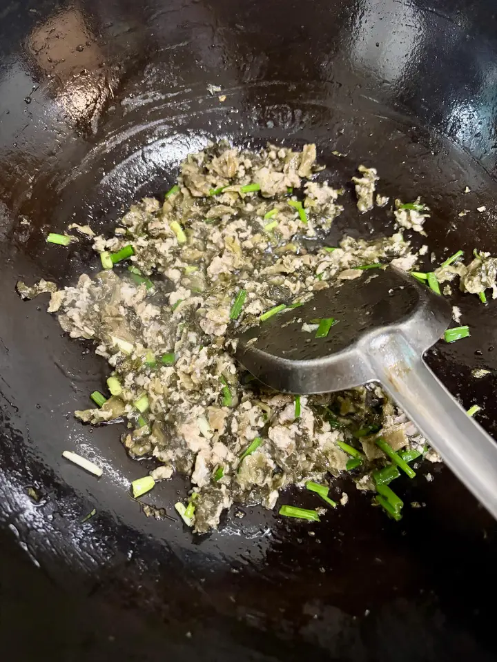 雪菜肉末炒毛豆 第 1 步