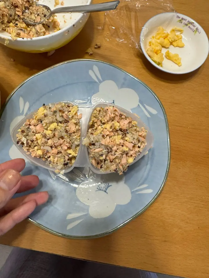 三文鱼杂粮饭团 第 5 步