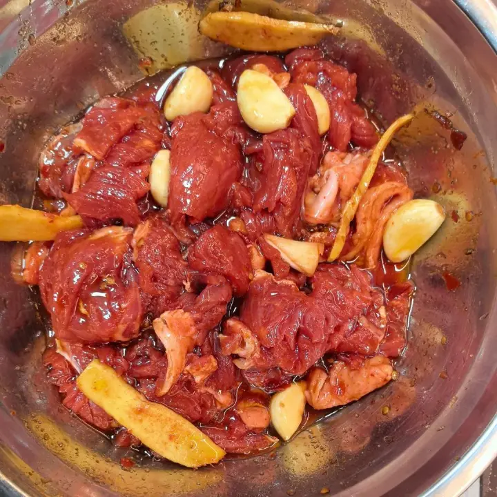 蒜苗炒牛肉 第 2 步