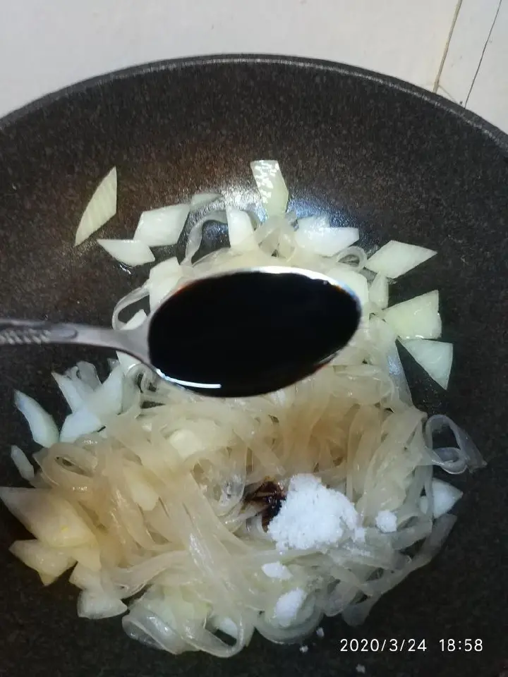 粉条鸡蛋炒洋葱 第 5 步