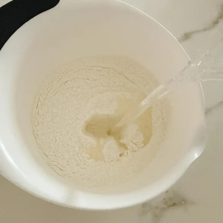 家常烫面卷饼皮 第 3 步