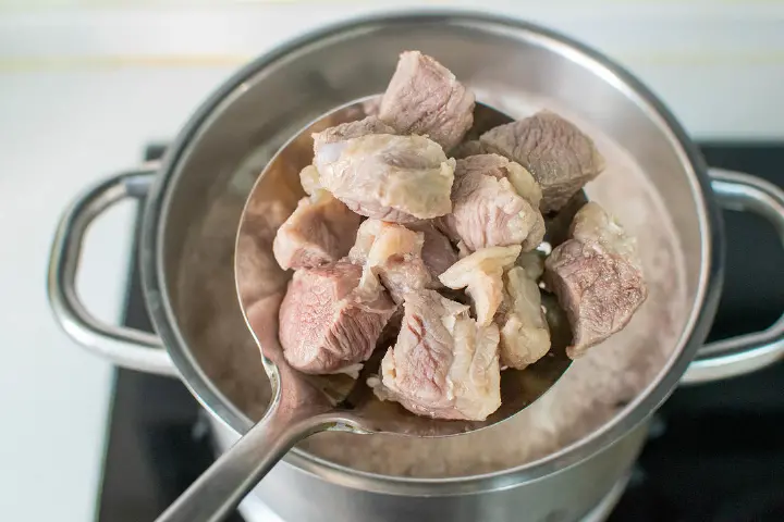 西红柿土豆炖牛腩 第 4 步