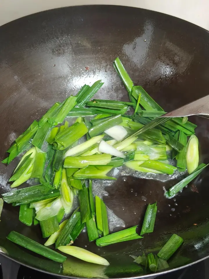 蒜苗煎豆腐 第 7 步