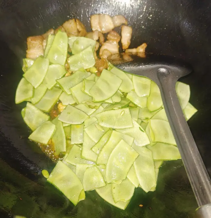 扁豆炒五花肉 第 6 步