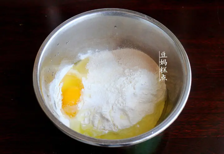 电饭煲葡萄干小面包 第 2 步