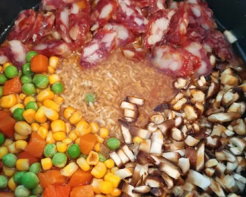 电饭锅香肠焖饭
