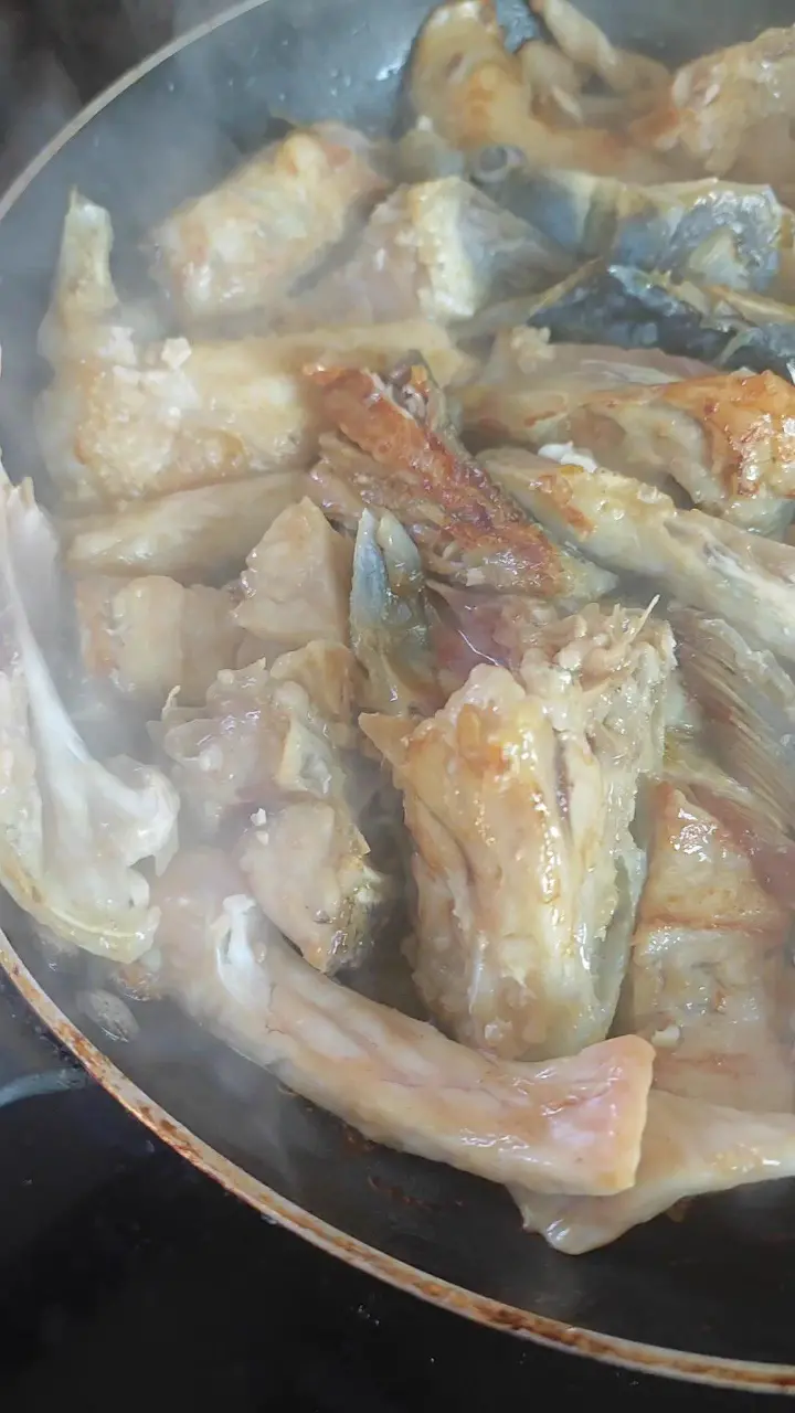 半煎焖大头鱼 第 3 步