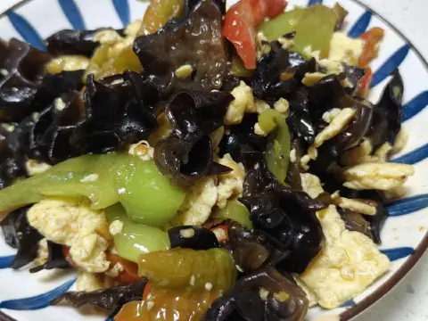 辣椒木耳炒鸡蛋
