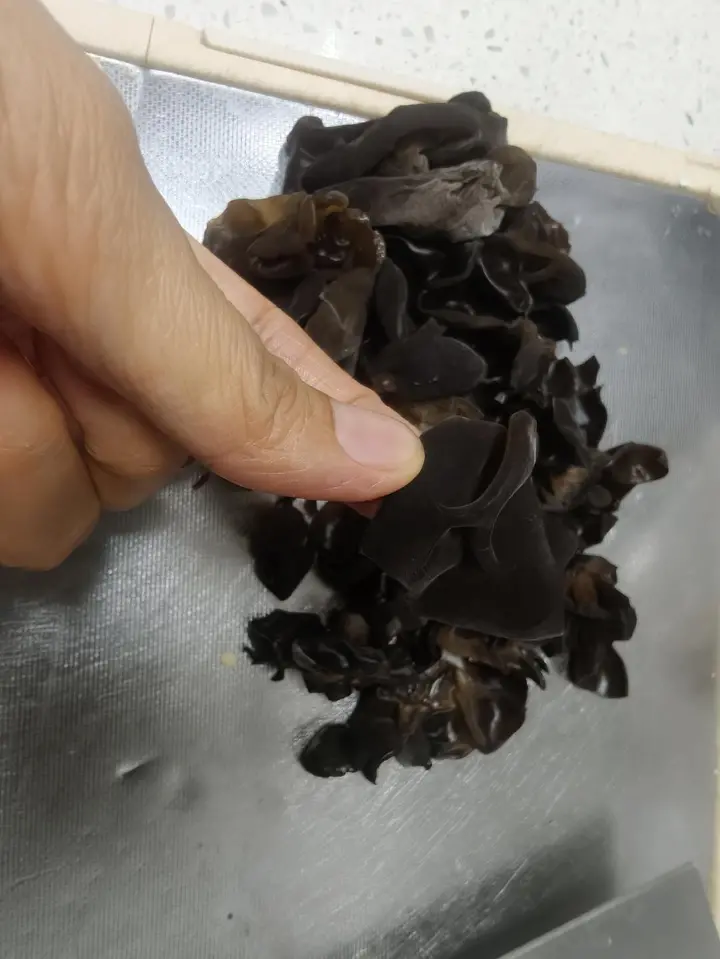丝瓜木耳炒鸡蛋 第 3 步