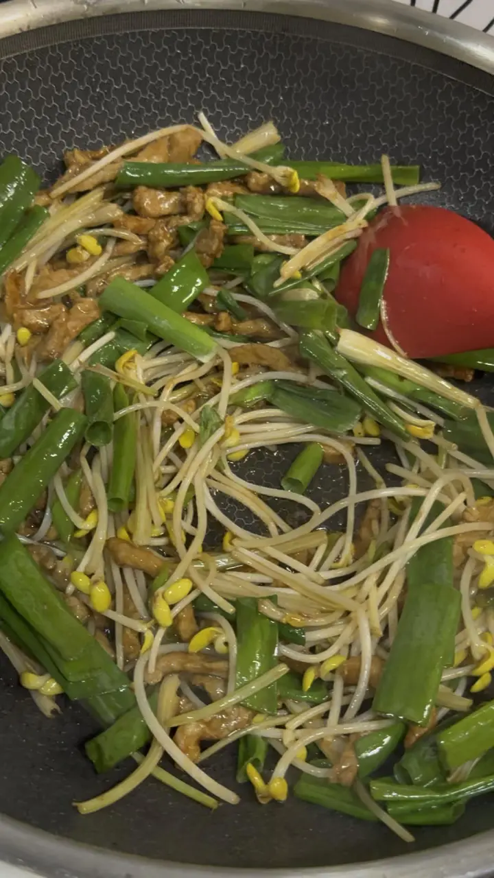 黄豆芽炒肉丝 第 5 步