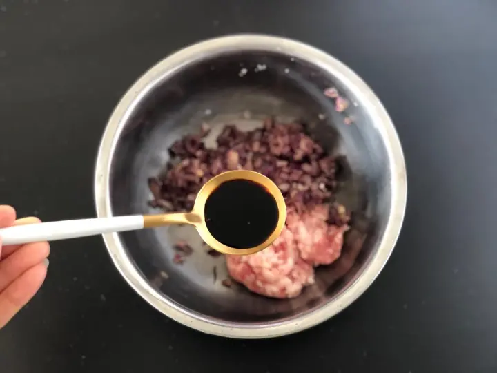 猪肉洋葱手抓饼锅盔 第 2 步