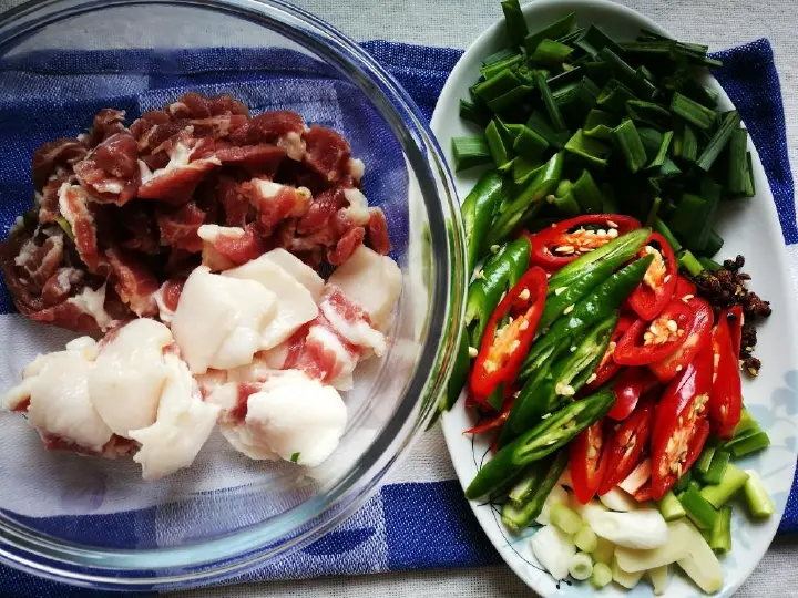 湖南辣椒小炒肉 第 1 步