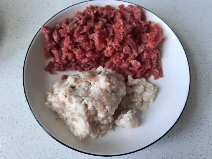 蒜苔炒肉粒 第 2 步