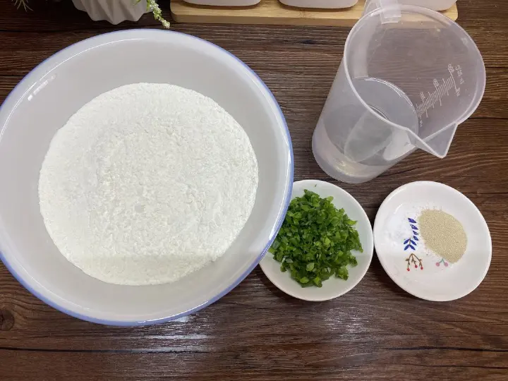 葱香发面饼 第 1 步