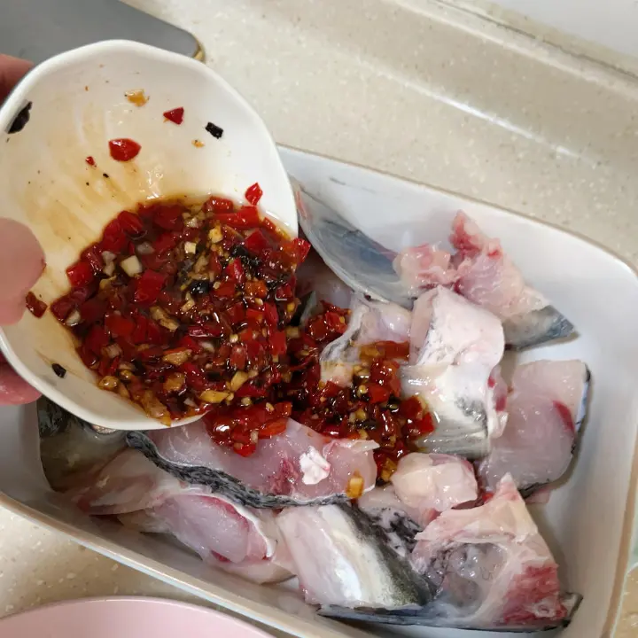 秘酱蒸鱼头 第 2 步