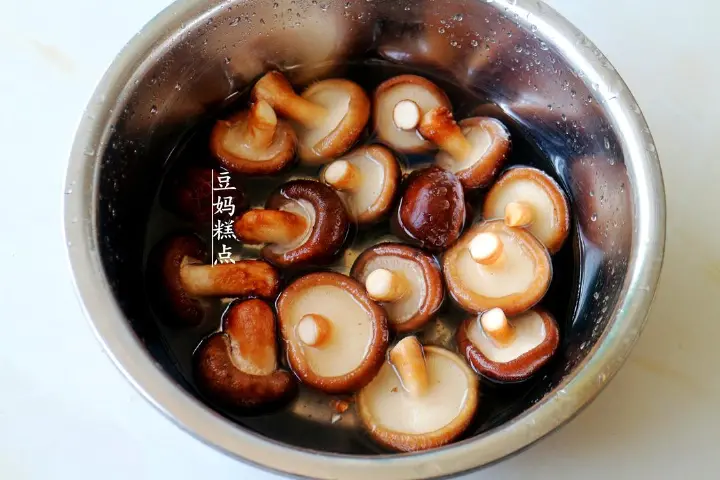 蚝油香菇 第 1 步
