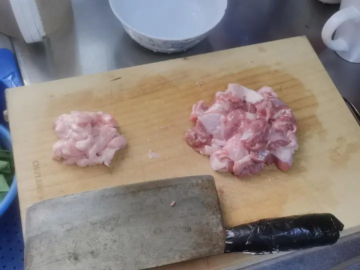 孜然洋葱炒羊肉 第 2 步