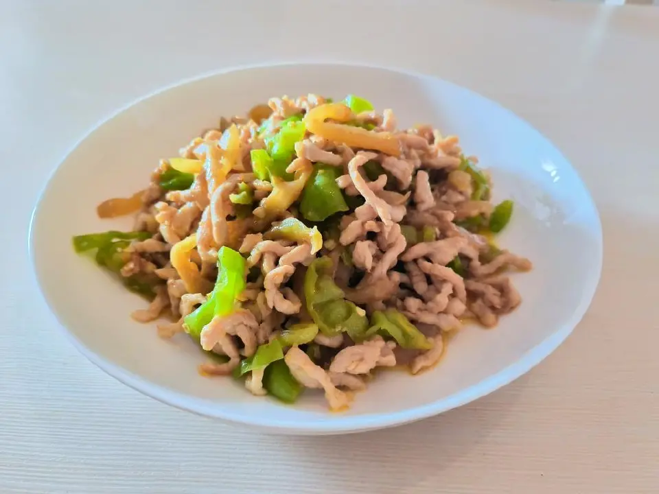 青椒榨菜肉丝成品图