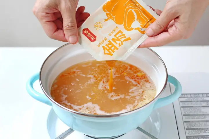 金汤酸菜粉丝牛肉 第 6 步