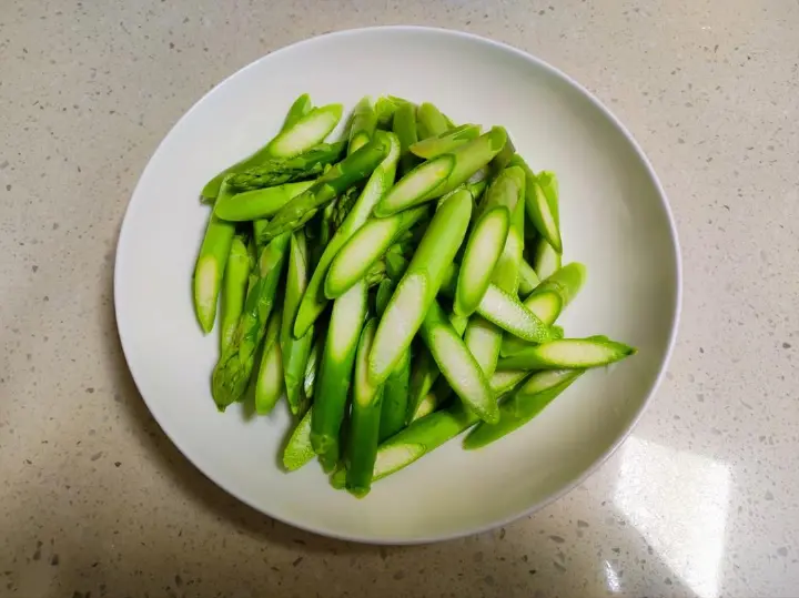 芦笋炒虾仁 第 2 步