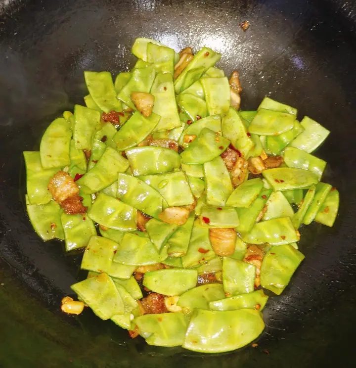扁豆炒五花肉 第 7 步
