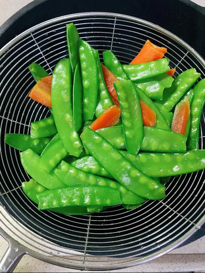 瘦肉杏鲍菇炒荷兰豆 第 5 步