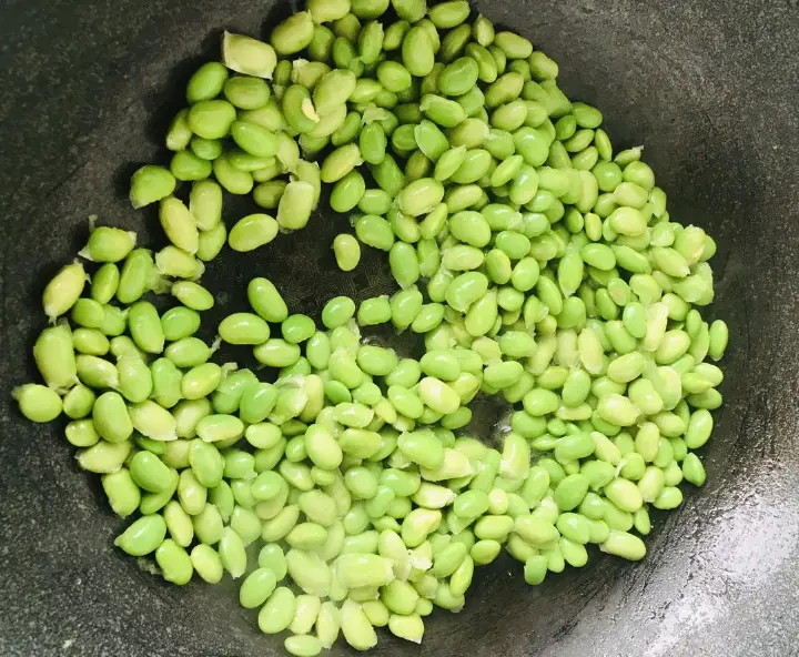 毛豆炒鸡蛋 第 4 步