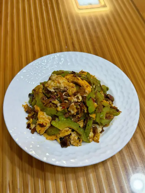 外婆菜鸡蛋炒苦瓜