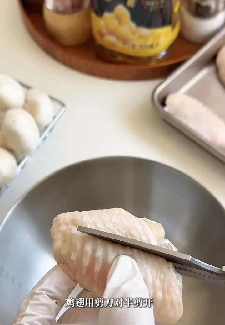 口蘑煎鸡翅 第 1 步