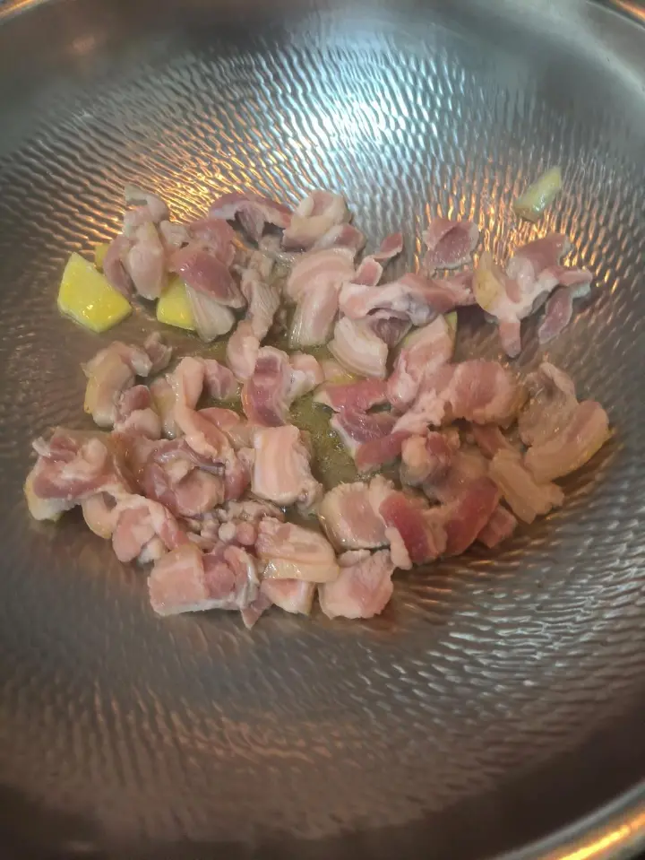 茶树菇炒肉 第 6 步