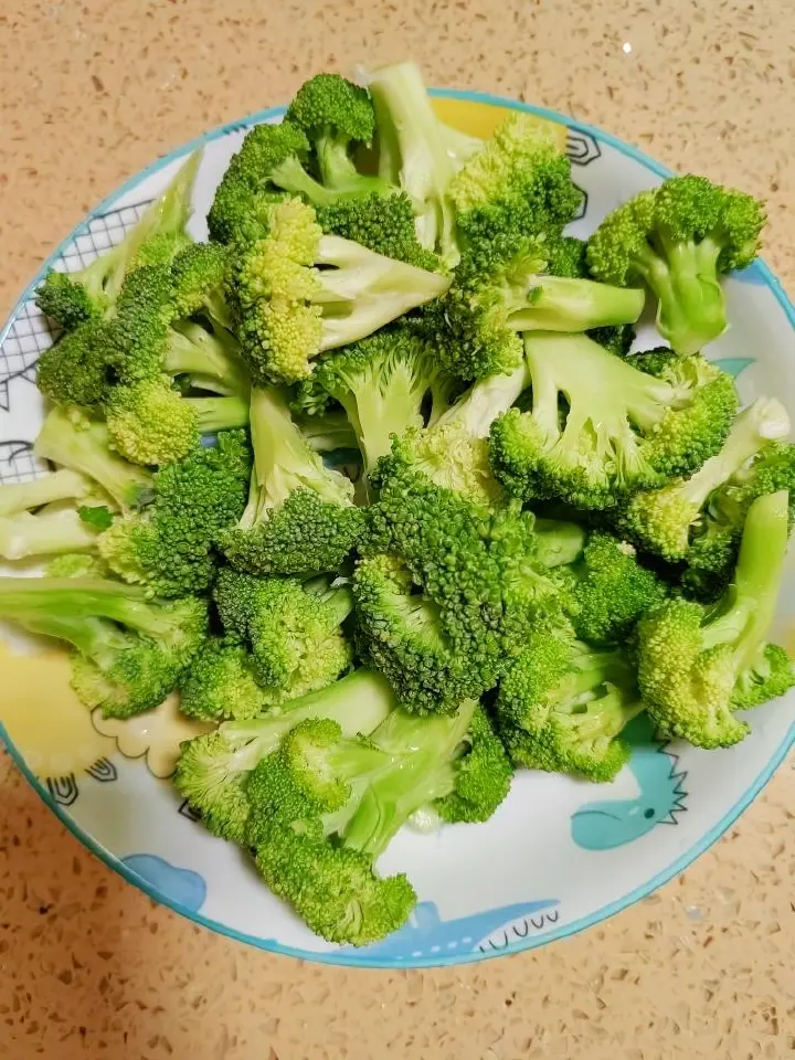 西兰花炒虾仁 第 2 步